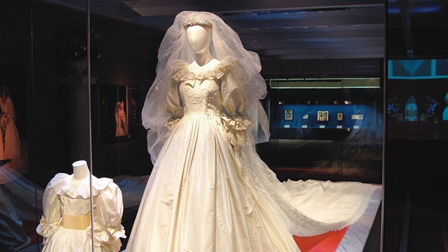 Svatební šaty princezny Diany na výstavě Diana: A Celebration