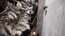 Záchranné práce v troskách osmipodlaní budovy, která se zítila v Dháce (1.
