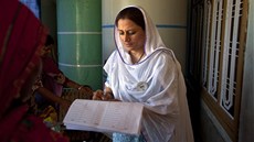 Ruksana Alíová, jedna z mnoha pákistánských aktivistek, které pesvdují eny,