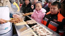 Místo tradiční skopové pochoutky Číňané mnohdy dostali krysí nebo liščí maso.