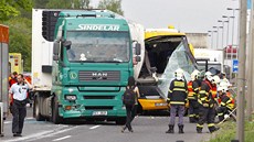 Na rychlostní silnici R7 nedaleko praského letit v Ruzyni se srazil kamion s