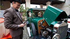 Závod historických vozidel ve Velkém Beznu "O pohár hrabte Chotka". Na snímku