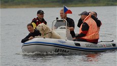 Jiho�e�tí kynologové na �lunu, který jim n�kdo ukradl.