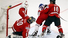 �eský úto�ník Ji�í Hudler, a� tísn�ný Andresem Ambühlem, p�ekonává �výcarského