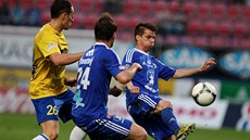 Teplický Jakub Podaný (vlevo) v souboji s olomouckým duem Václavem Koutný 