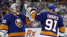 New York Islanders slaví. Branká Jevgenij Nabokov a útoník John Tavares