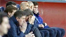 LAVI�KA BARCELONY. Lionel Messi (vzadu) na ní strávil celou odvetu semifinále