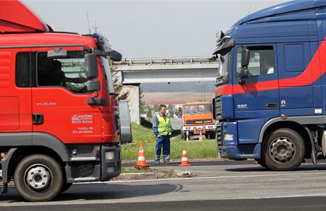 Oprava dálnice D1 u Velké Bítee (9. kvtna 2013)