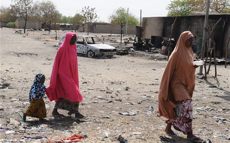 Po stetech mezi islamistickými ozbrojenci a nigerijskou armádou zstávají