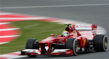 VÍTZ TRÉNINKU. Ve panlsku byl nejrychlejí Felipe Massa s ferrari.