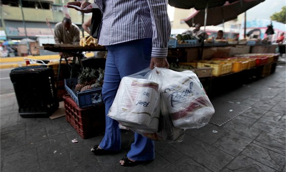 ZVÍTĚZILA JSEM. Venezuelská žena, které se v obchodech podařilo ukořistit