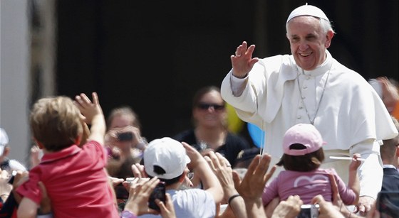 Papeže Františka zdravily tisíce věřících (12. května)