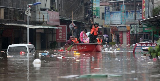 Záplavy si u vyádaly desítky mrtvých (18. kvtna)