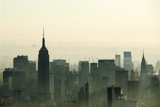 Ve manhattanských mrakodrap pi ranním slunci na pohledu z One World Trade...