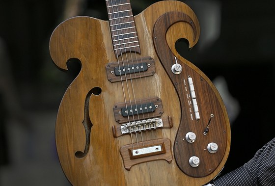 Prototyp kytary znaky Vox, na kterou hráli Beatles