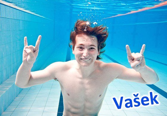 Nápad vyfotografovat se na maturitní tablo pod vodou, vynesl studentm Oktávy B jihlavského gymnázia prvenství v anket na Vysoin.