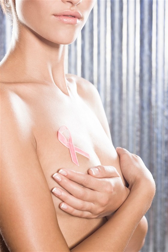 Preventivní odstran�ní prsu p�edstavuje pro �enu velkou psychickou zát� (ilustra�ní snímek).