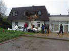 Trosky malého letadla, které havarovalo v Prostedním Lánov (11. kvtna 2013)