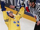 JE TAM! védský útoník Henrik Sedin se raduje z druhého gólu ve finále proti