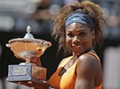 Serena Williamsová s trofejí pro vítzku turnaje v ím.