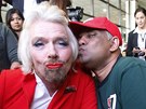 Richard Branson prohrál sázku s majitelem letecké spolenosti AirAsia Tonym