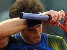 Britský tenista Andy Murray se smiuje s porákou, ve tvrtfinále turnaje v