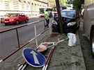idi osobního automobilu narazil na Sokolské ulici do stromu. Z místa nehody