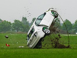 Poté kodovku pilot uvolnil a nechal ji spadnout na zem.