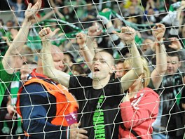 NA VÍTĚZSTVÍ. To zas bude v jabloneckých alejích... Znáte to. Fanoušci