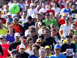 Na start praského maratonu se v nedli 12. kvtna 2013 postavilo 9 500 bc.