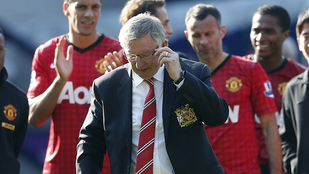 DOJATÝ. Sir Alex Ferguson před několika okamžiky definitivně dotrénoval Manchester United.