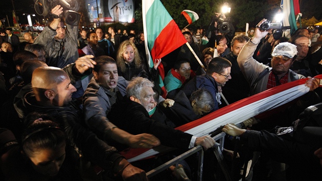 Volby v Bulharsku provzely tak protesty (12. kvtna)
