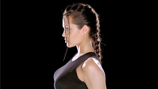 Angelina Jolie jako Lara Croft v hollywoodském filmu Lara Croft: Tomb Raider...