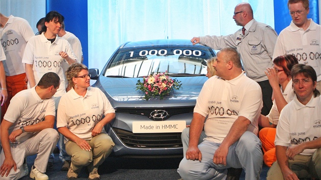 Pprava na slavnostn focen u miliontho vozu z tovrny Hyundai ve slezskch Noovicch. (16. kvtna 2013)