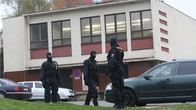 Policie zasahovala v Lznch Kostelec u Zlna v souvislosti s kauzou metyl koncem loskho jna. Veden hotelu nyn d  o milionovou evropskou dotaci na rozen komplexu.