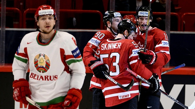 Kana�ané (zleva) Ryan O'Reilly, Jeff Skinner a Jordan Staal se radují z gólu v