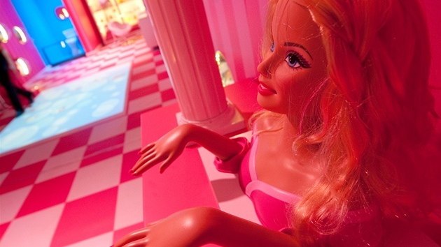 I uvnit muzea Barbie Dreamhouse je skoro vechno rov.
