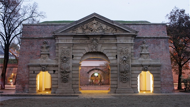 Terezská brána, cenná památka a pozůstatek olomouckého barokního opevnění. Snímek po dokončení rekonstrukce za osm milionů korun, která proběhla v roce 2009.