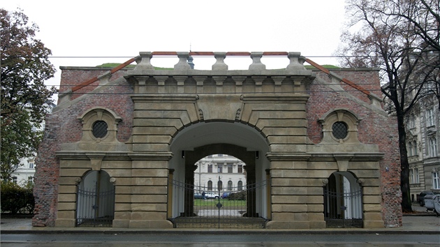 Terezská brána, cenná památka a pozůstatek olomouckého barokního opevnění. Snímek po dokončení rekonstrukce za osm milionů korun, která proběhla v roce 2009.