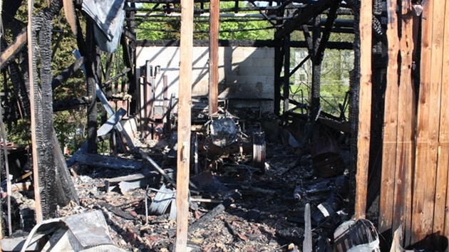 Oheň zničil dům v Třemešném na Tachovsku. (15.5.2013)