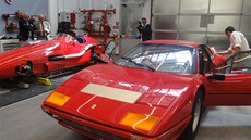 Ve Ferrari Classiche zaínají ceny za kompletní renovaci vozu nkde na 150...