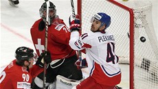 MARNÁ SNAHA. Tomá� Plekanec p�ed �výcarskou brankou