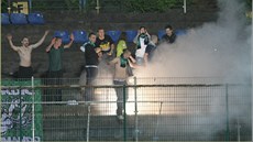 T�em ze dvanácti fanou�k� Mostu hrozí za výtr�nictví p�i zápase ve Zlín� v�zení.
