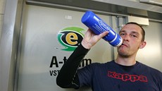 Hokejový úto�ník Radim Hru�ka u� polyká tréninkové dávky v Karlových Varech.