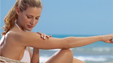 Opalovací krémy pou�ijte n�kolikrát denn�. Po cca dvou hodinách jejich ú�innost