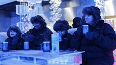 V kavárn Chillout v Dubaji je stále -6 °C. Z ledu je nábytek i výzdoba.