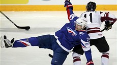 PÁD. Francouzský úto�ník Sacha Treille k výh�e proti Loty�sku nepomohl. 