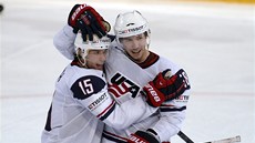 DALÍ JE TAM. Amerití útoníci David Moss (vpravo) a Craig Smith slaví sedmý