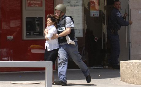 Zásah izraelských policist u banky v Beerev (20. kvtna 2013)