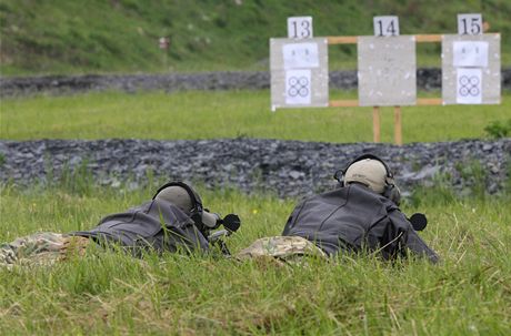 piková optika z perovské Meopty náronými testy soute na nové odstelovaské puky prola. Americké zbran ale ne a ministerstvo proto sout minimáln prozatím zruilo. Ilustraní snímek